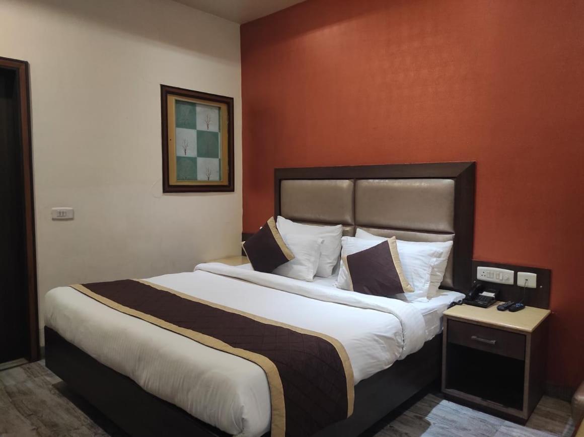 Hotel Melrose Inn Aligarh Ngoại thất bức ảnh