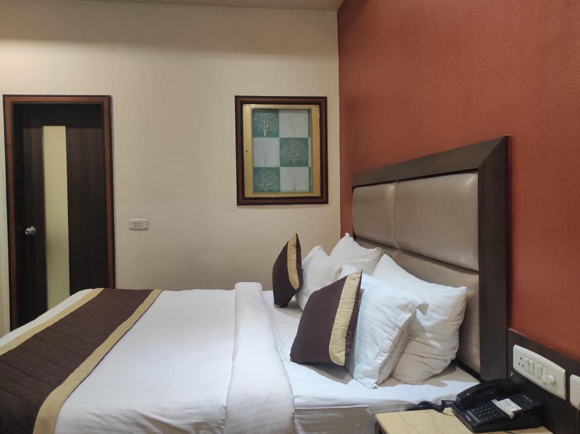 Hotel Melrose Inn Aligarh Ngoại thất bức ảnh